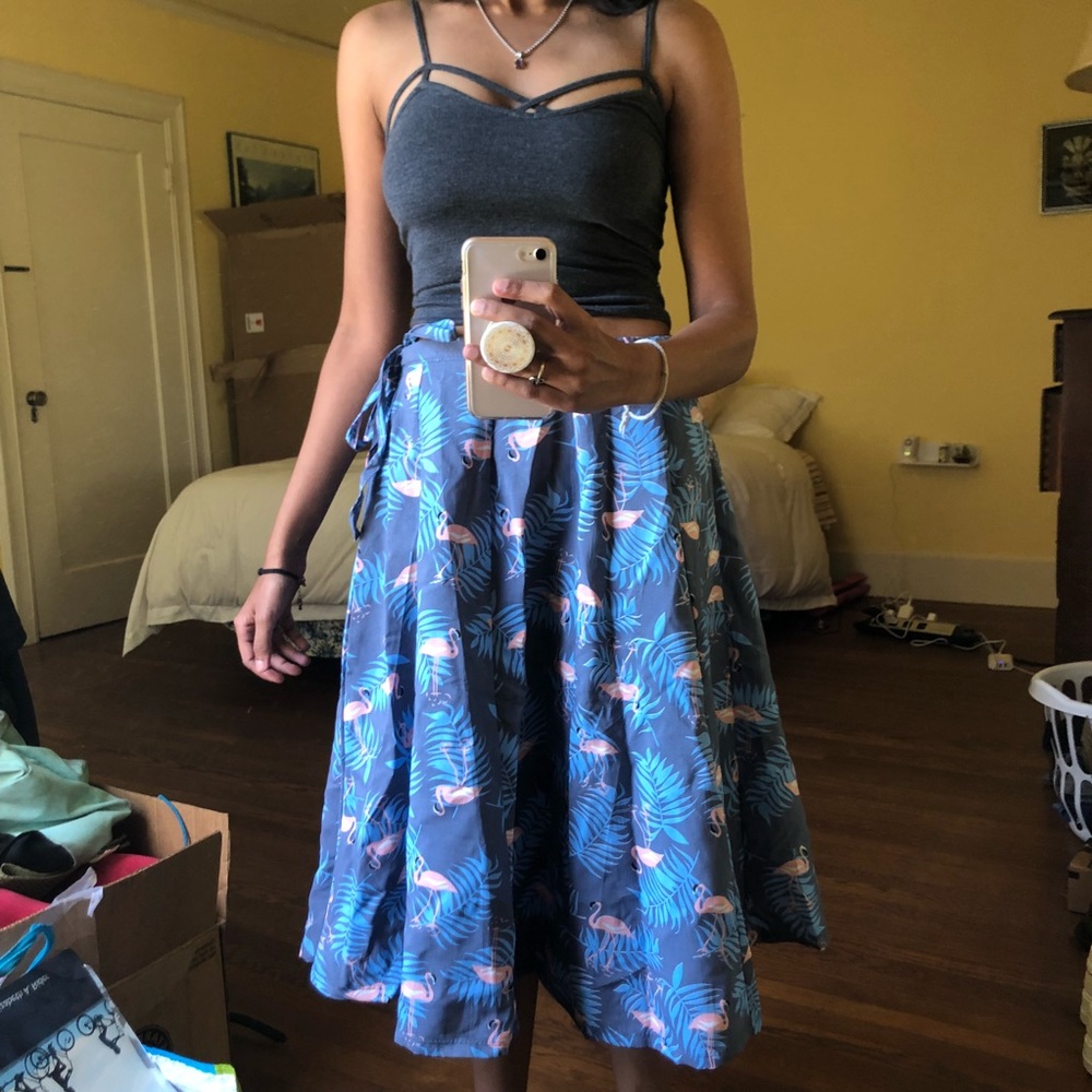FOR SALE!✨ Cute midi skirt with flamingo pattern!